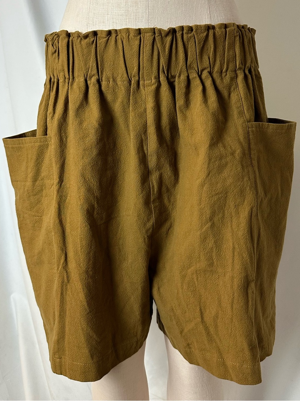 OZMA Olive Green High-Waist Linen Shorts